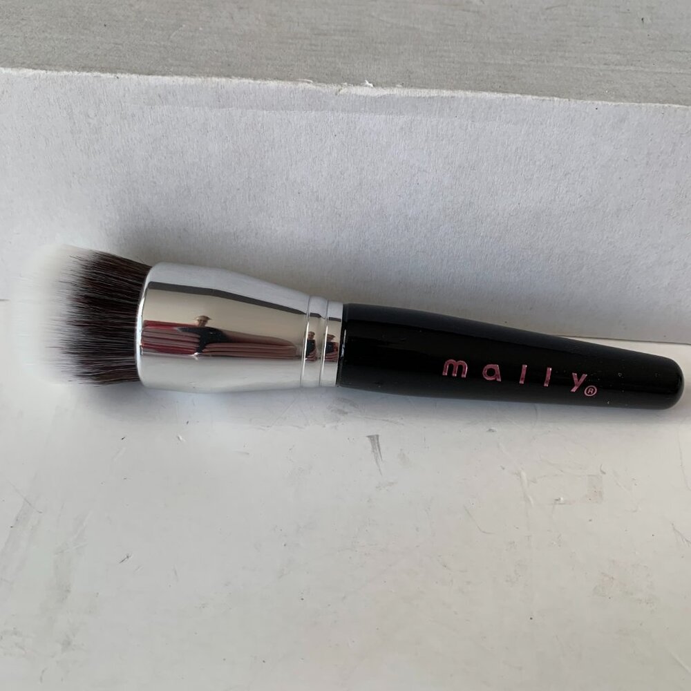 Mally Beauty Foundation Powder Brush New in Box.